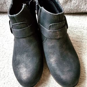 Girls size 13 Cat and Jack boots